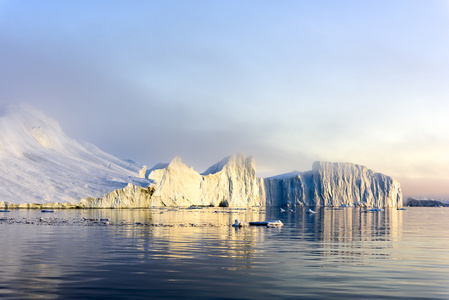 在格陵兰岛伊卢利萨特为北冰洋冰川
