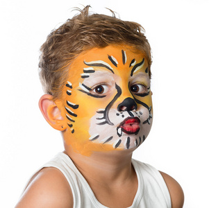 与画在他的脸上像老虎 狮子可爱可爱的孩子