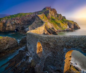 在龙石的日出san juan de gaztelugatxe