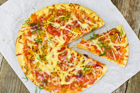 披萨，蘑菇 奶酪 芝士 橄榄和罗勒