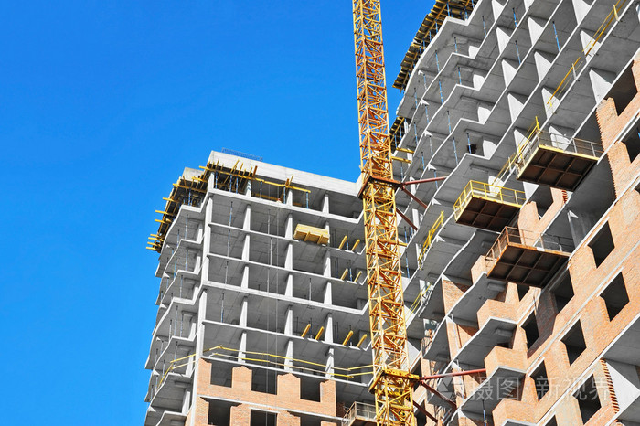 起重机和高层建筑施工现场