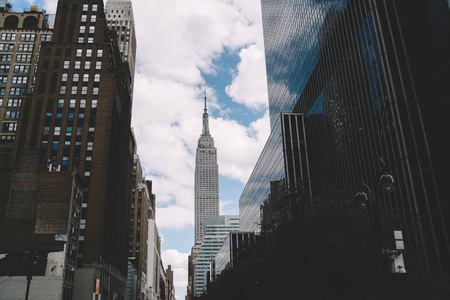 在曼哈顿摩天大楼和建筑物上设有现代建筑和高层建筑的城市, 在 megalopoli 金融区设有公司办公室和总部出租。