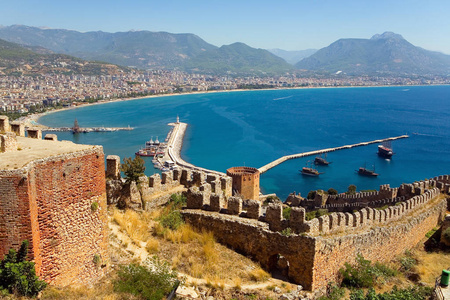 旧堡垒和伊兹密尔港。土耳其