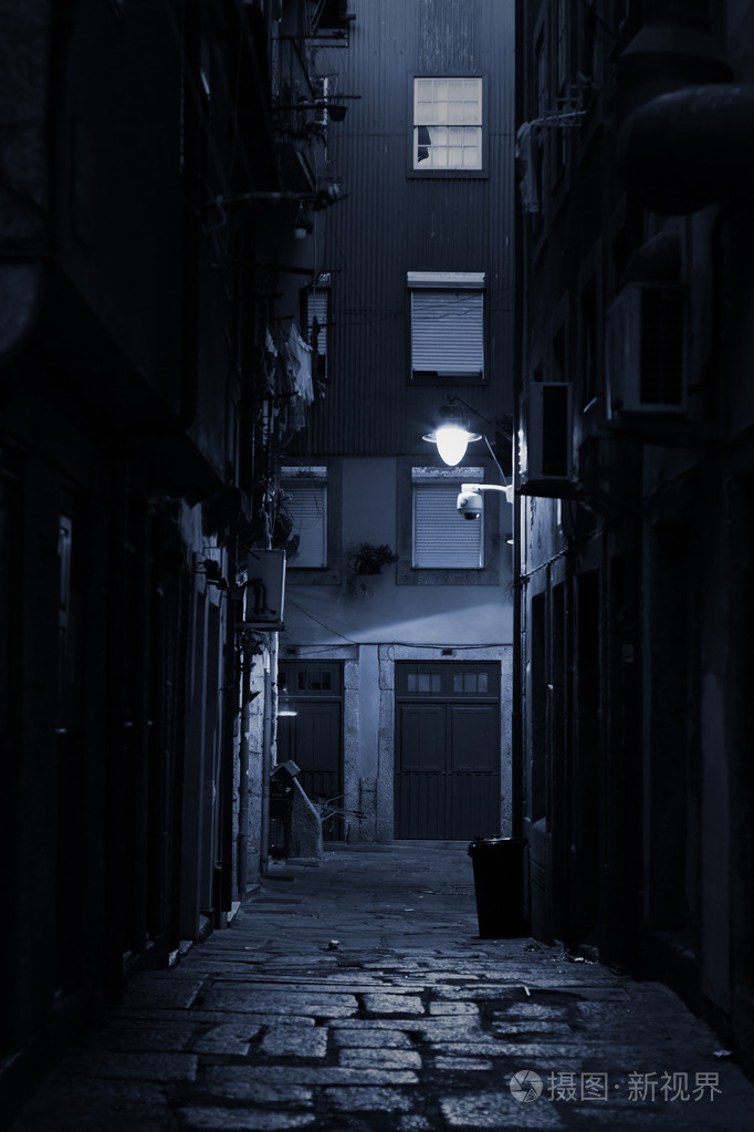 一个古老而阴暗的欧洲小巷