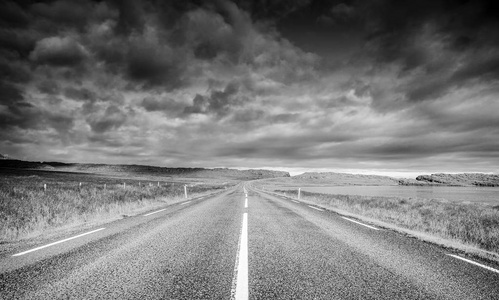 黑白公路图片
