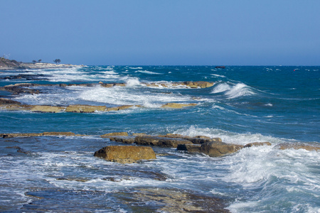 岩石与地平线的海景