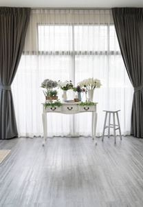 美丽的白色家具餐桌装饰客厅图片