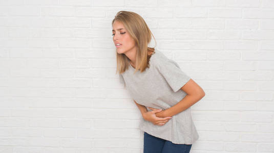 胃疼痛, 健康不良, 男性解剖概念一群混在一起的人, 女人和男人对