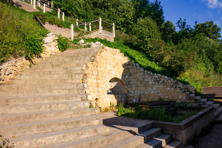 Rusinovo 村教堂庭院的领地。Kaluzhskiy 地区, Borovskiy 区, Ermolino