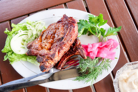 餐叉刀上的肉牛排