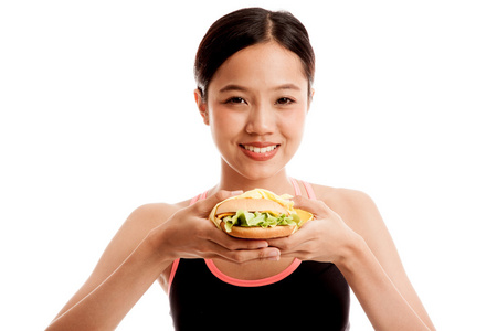 美丽的亚洲健康女孩喜欢吃汉堡包