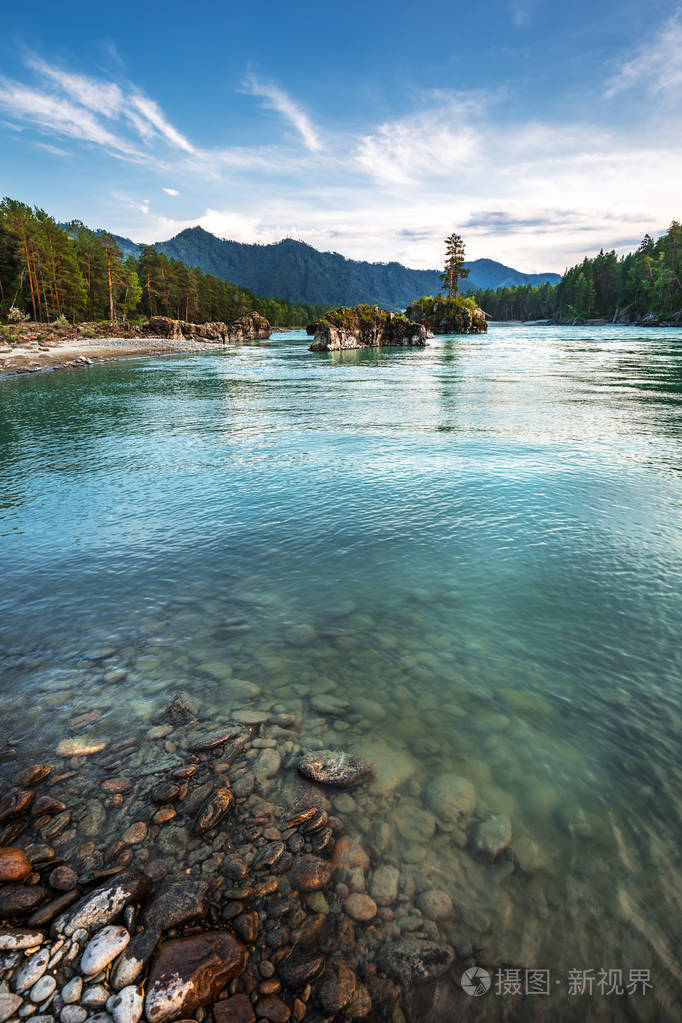 katun 山在日落时被群山环绕.阿尔泰山, 南西伯利亚, 俄罗斯