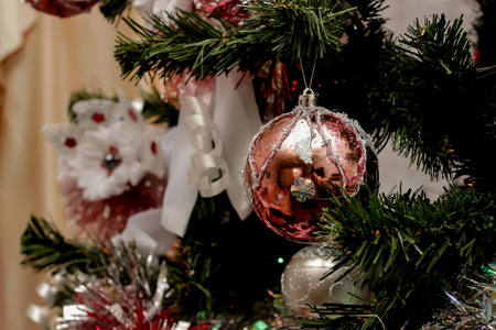 漂亮, 装饰, 圣诞树。人造云杉装饰为圣诞节的节日