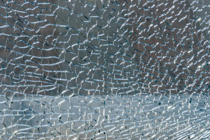 对一块破裂或冰玻璃的特写视图.灯光和阴影的播放, 蓝色和白色的颜色.