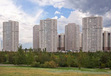 在阿斯塔纳的现代住宅复合体。哈萨克斯坦