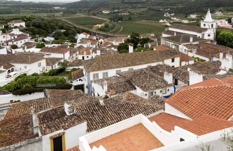 村庄, 中世纪镇, 奥比都斯在葡萄牙。白色的房子, 红色的瓷砖的看法。一个受欢迎的旅游胜地