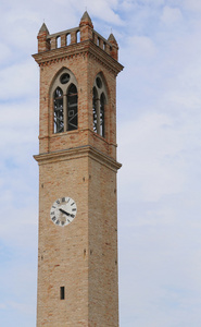 小教堂塔楼与时钟