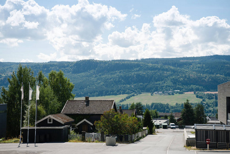 利勒哈默尔, Oppland, 挪威的山后面的居住的房子