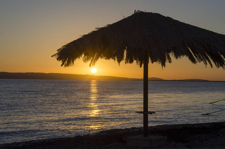 美丽的夕阳在海