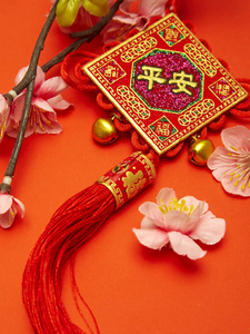 农历新年2020中国红纸饰品 富 意指 财富 或 好运, 金锭, 中国灯