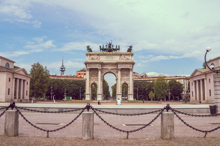 和平拱门或森皮奥的门在米兰, 在森皮奥公园附近