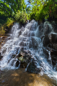 在印度尼西亚巴厘岛上的关东 Lampo 瀑布