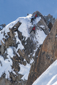 顶部的钻头 du Midi 的攀岩