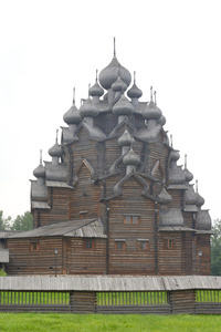 木制教堂的圣彼得斯堡附近代祷图片