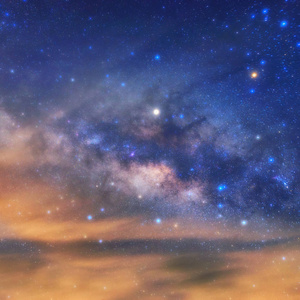 银河银河与恒星和空间尘埃在宇宙中, 长时间曝光