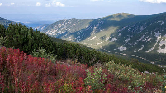 从路线到攀登的壮观的风景 Musala 山顶, Rila 山, 保加利亚