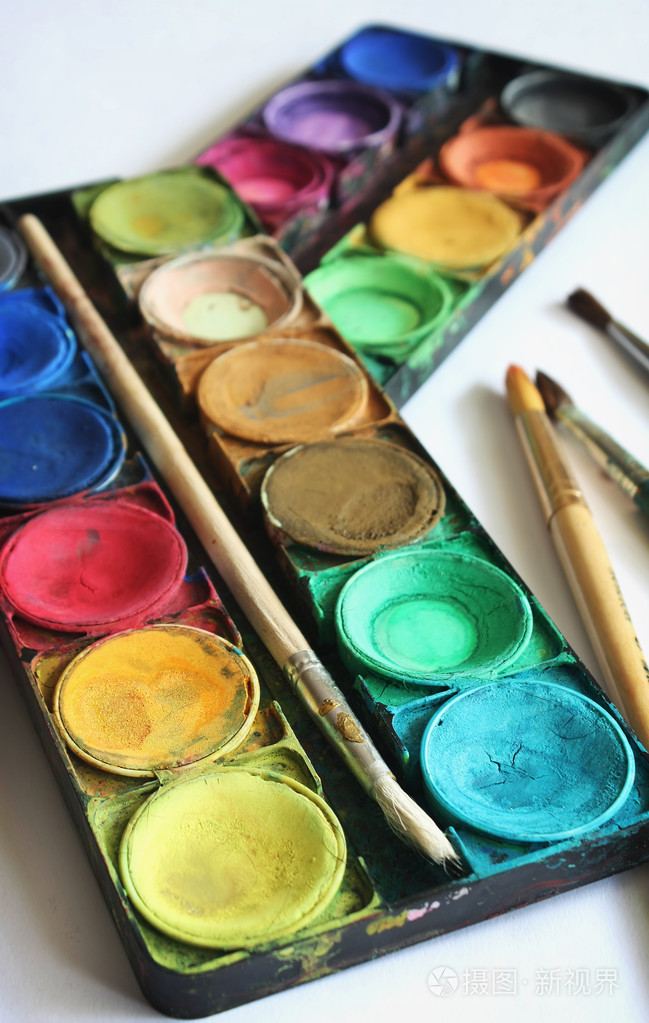 一套彩色颜料