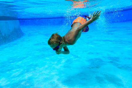 六年级小男孩游泳美篇图片