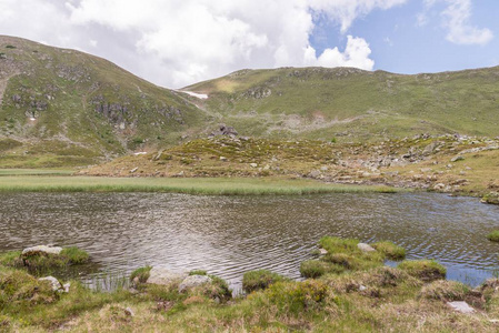 Rosaninsee 湖和 Nockberge 在奥地利