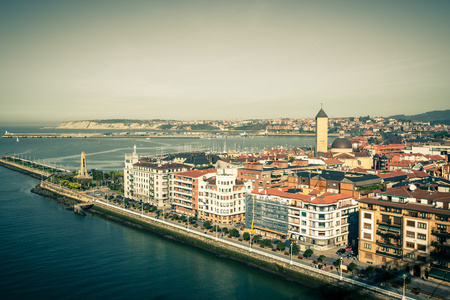 埃尔阿布拉湾和 Getxo 码头