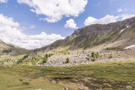 徒步在 Nockberge 山到湖 Rosaninsee 和大 Knigsstuhl, 奥地利