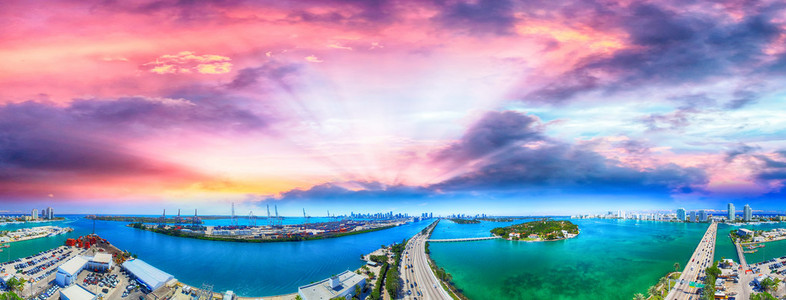鸟瞰全景图的迈阿密。市中心 海滩 端口和帝