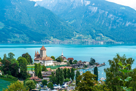 Spiez 城堡与图恩湖在瑞士