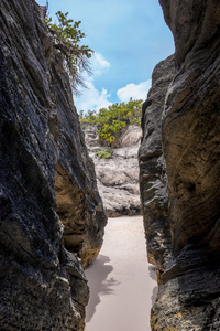 岩石洞百慕大