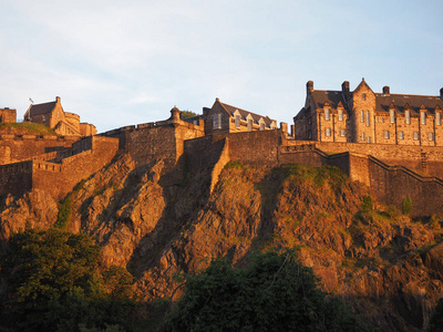 爱丁堡城堡在城堡岩石在日落