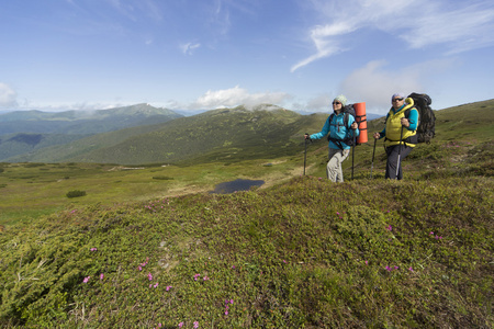 夏天在山里，有一个背包徒步旅行