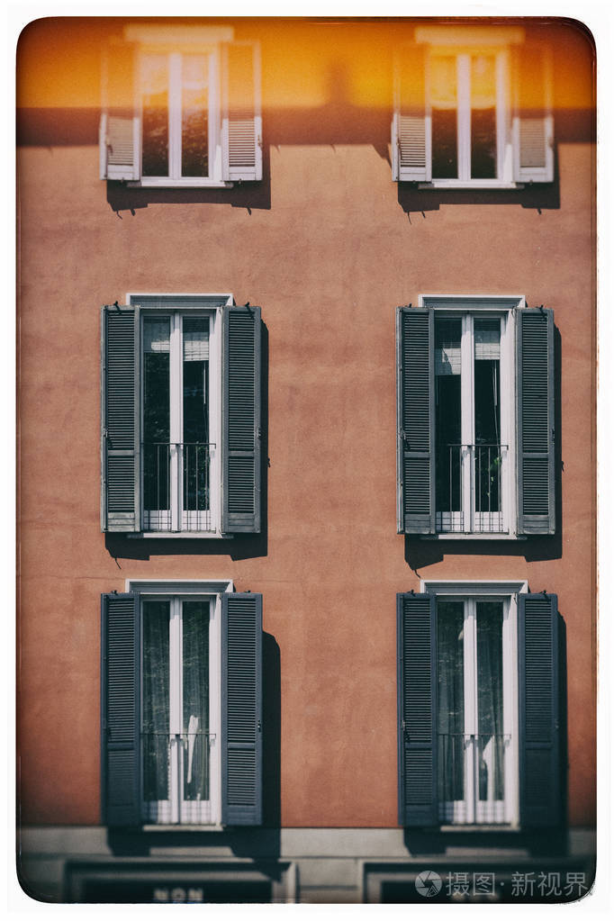 老式窗口。经典的意大利窗口。米兰。意大利。房子, 家, 室外。老大厦