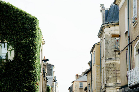 法国老城街风景如画的景观, 普瓦捷