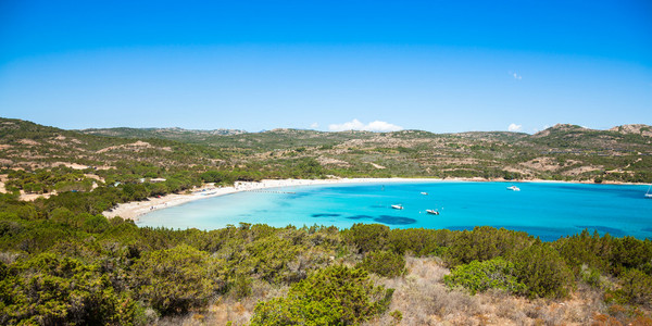 在法国的科西嘉岛岛的 Rondinara 海滩的全景视图