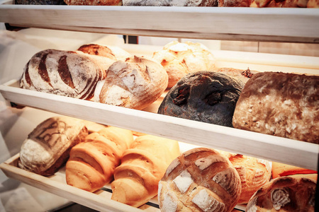 不同种类的面包和面包卷