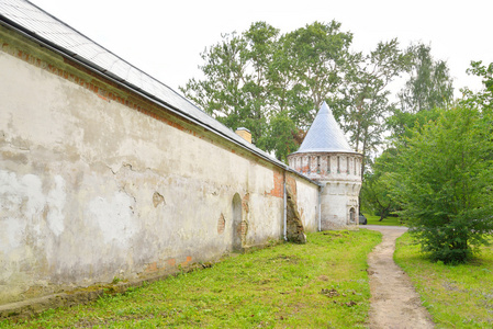 放弃了在 Feodorovsky 里建设