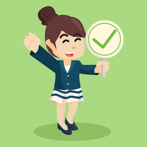 女商人持有正确的标志山羊的卡通人物与正确的标志核对表图标.