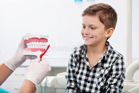 牙医和小病人。