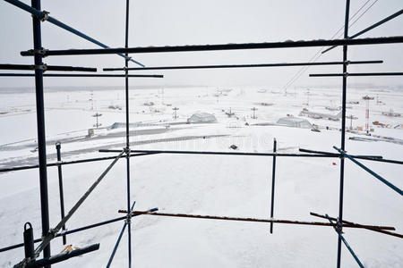 冰雪覆盖的机场景观图片