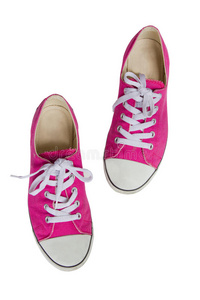 粉色运动鞋。