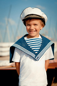 上海游艇游艇附近年轻水手的画像照片